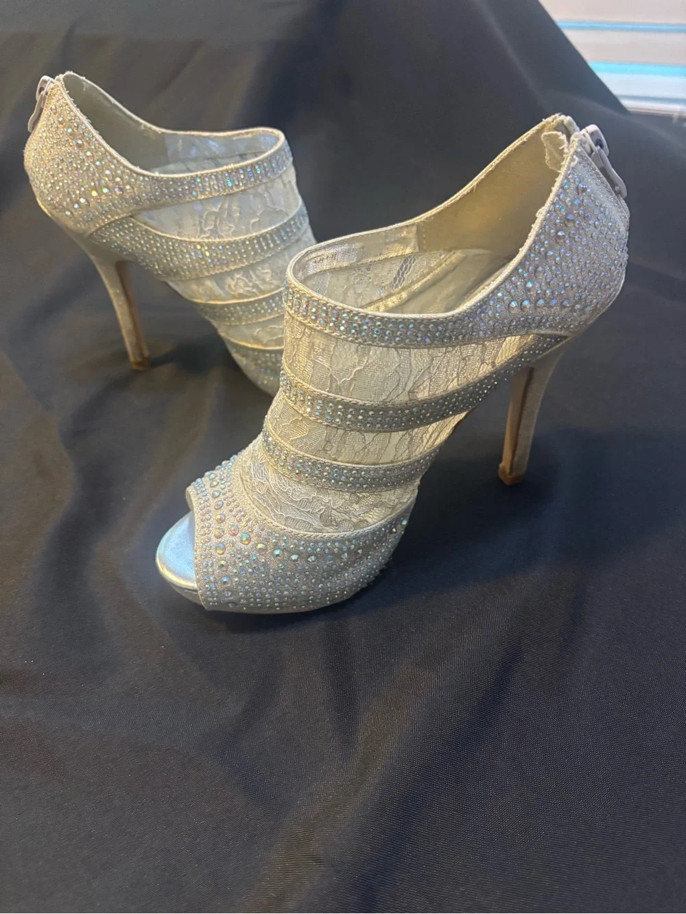 Deb ivory lace